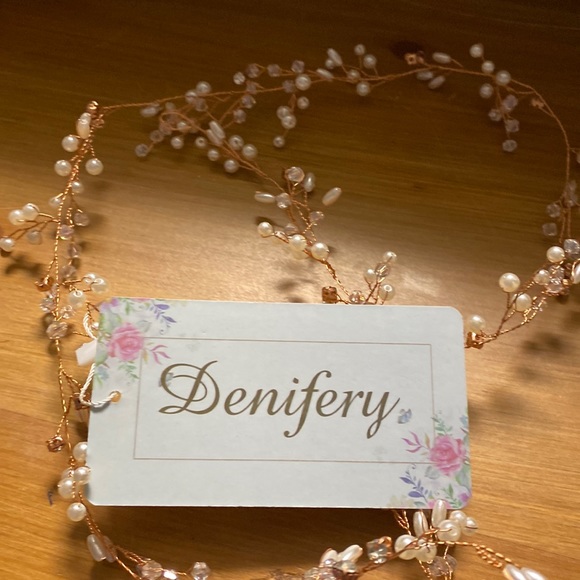 Beautiful Rhinestone and pearl wedding headband - Picture 1 of 7
